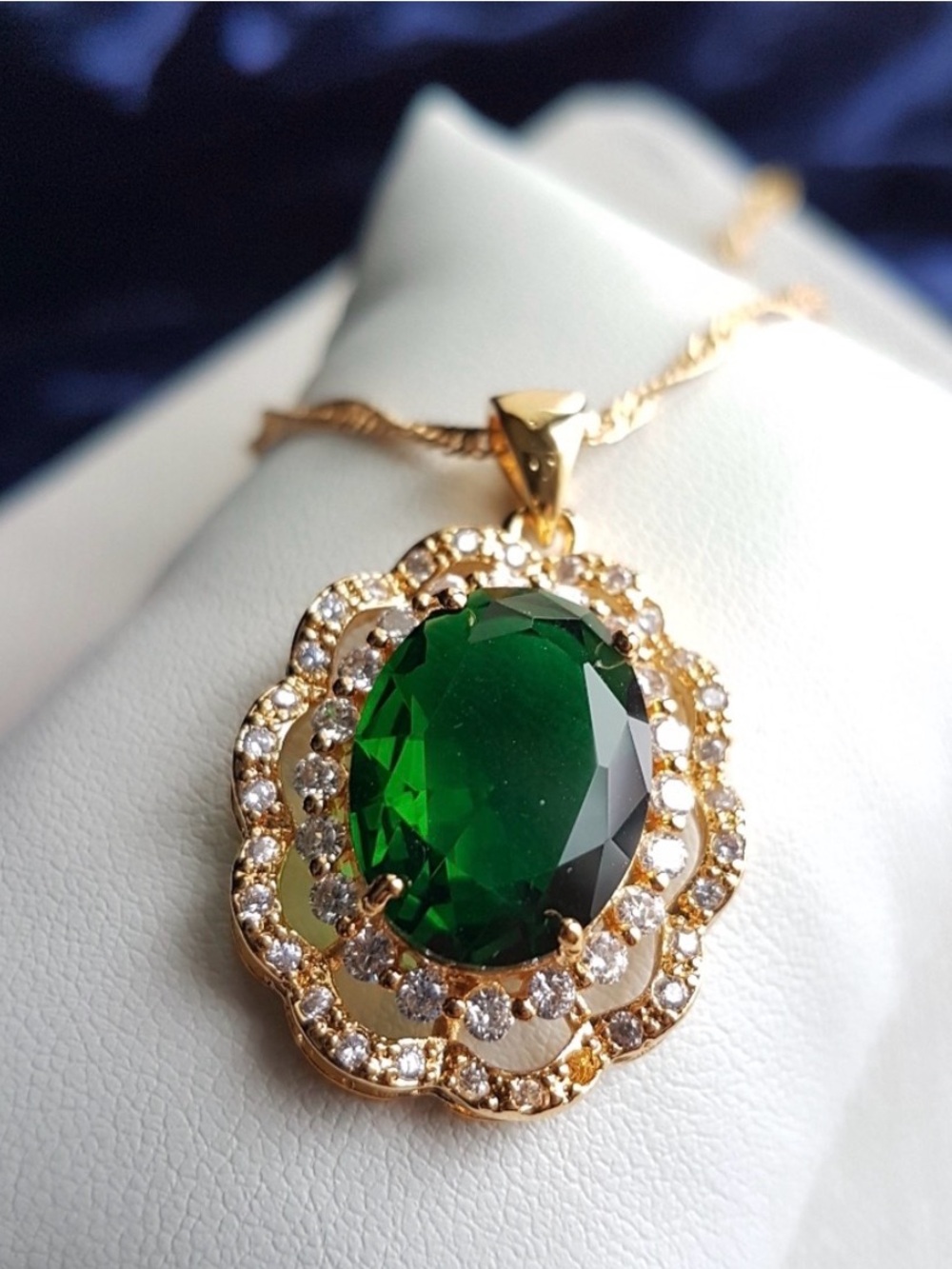 Swarovski Elements 18k Gold Plated Oval Emerald Green Flower Halo Necklace NWT